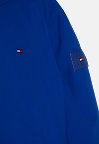 Tommy Hilfiger ESSENTIAL - Allvädersjacka - ultra blue
