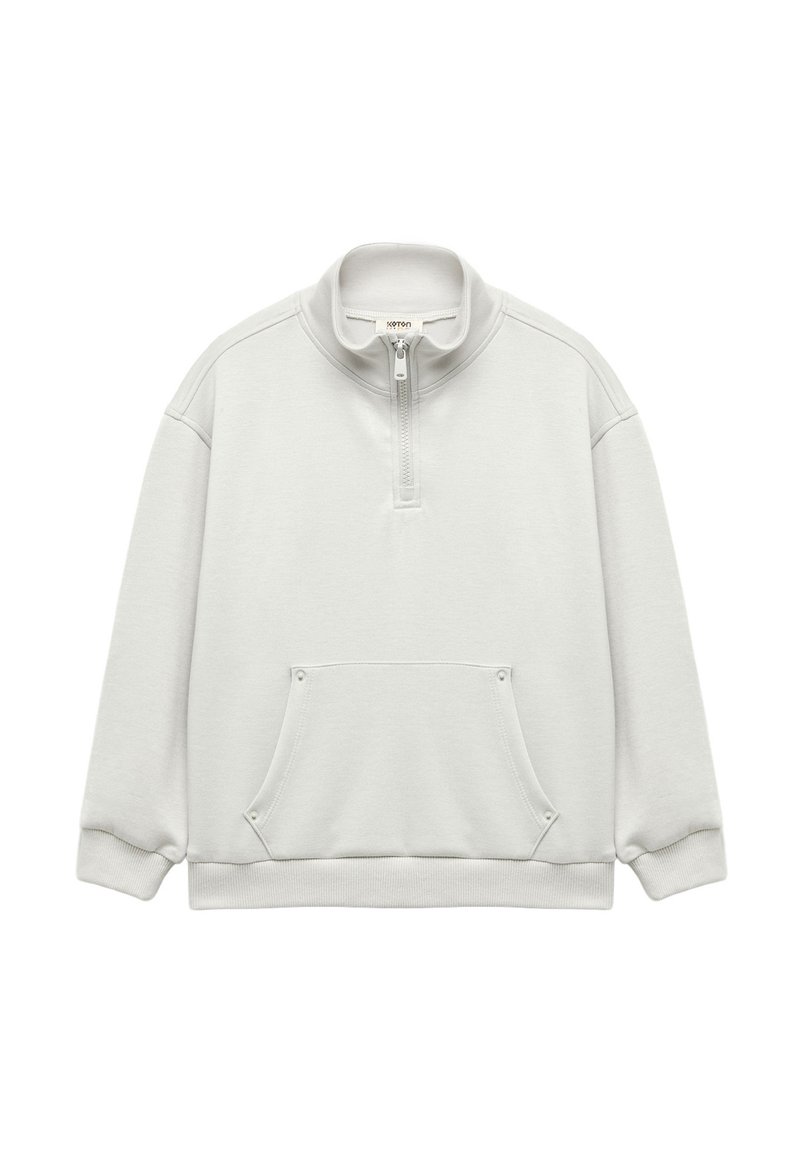 Lys grå fleece sweatshirt med en kvart lynlås, høj krave og en front kangaroo-lomme. Har ribbestrikkede manchetter og kant.