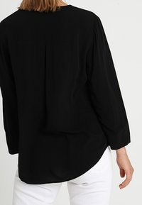 Object Blouse - black