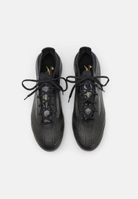 adidas Performance F50 ELITE FIRM GROUND - Fodboldstøvler til fast underlag - core black/iron metallic/gold metallic