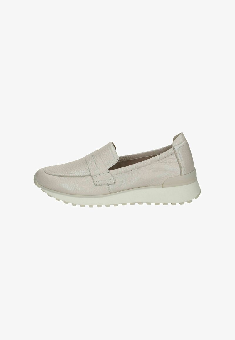 Chaussure beige clair à enfiler avec une tige en cuir texturé, bout rond et bande élastique. Présente une semelle en caoutchouc avec un léger talon.