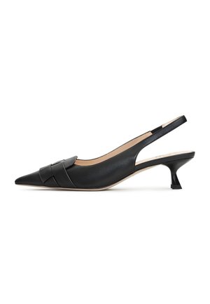 Sorte læderslippers med spidse tæer, der har en knyttet detalje foran og en lav, firkantet hæl. Glat tekstur og minimalistisk design.