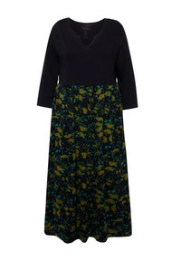 Robe bleu foncé avec un décolleté en V et des manches trois-quarts. La jupe présente un motif de feuilles multicolores sur un fond sombre.