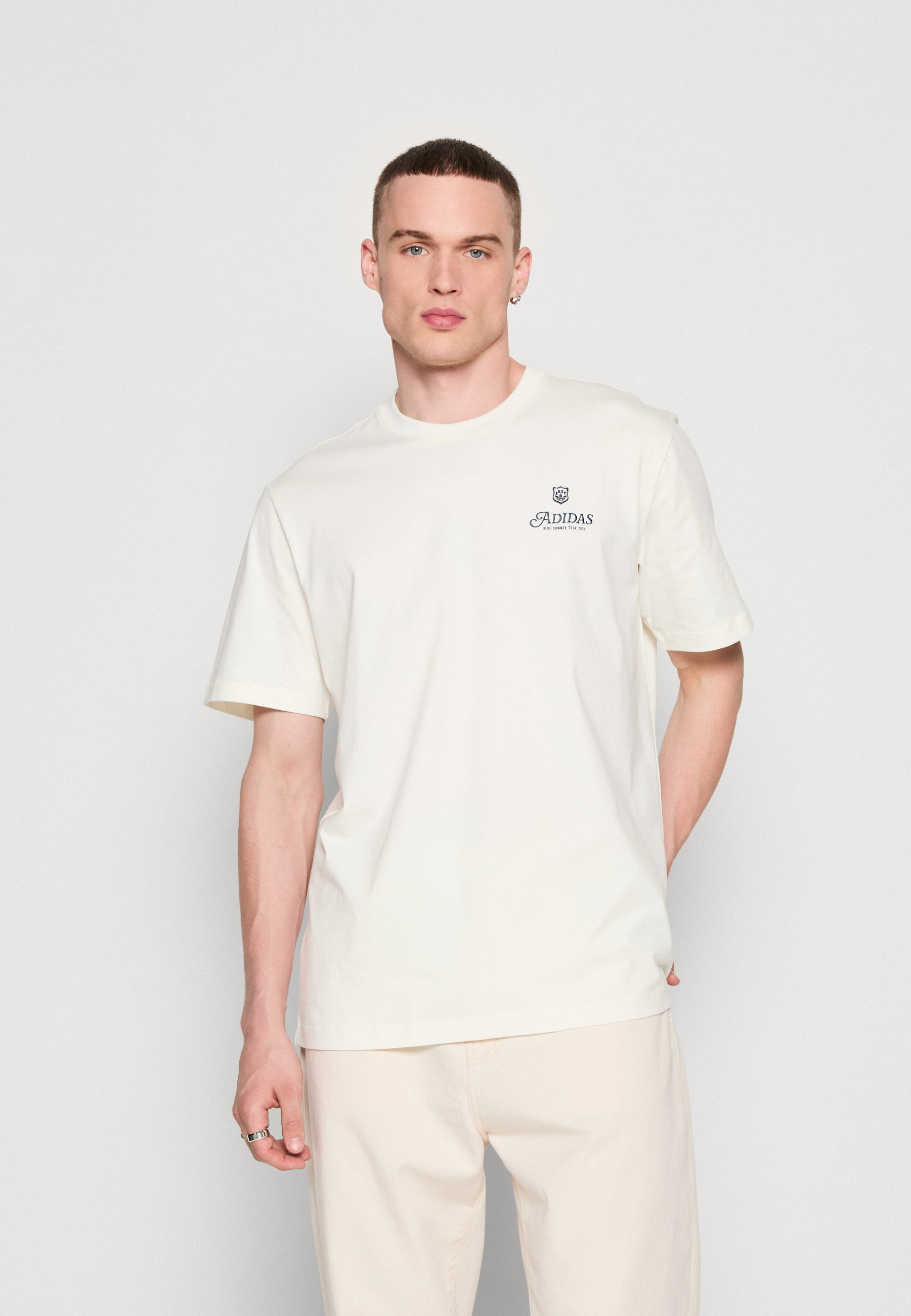 Tシャツ・カットソー adidas leisure logo tee white JD6341 adidas Originals Leisure League Logo Tee - White | adidas