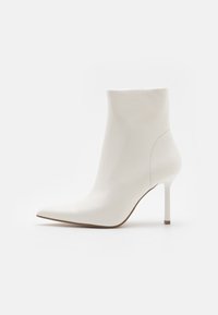 Steve Madden IYANNA - Magassarkú bokacsizmák - coconut milk