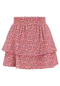 Rosa blommig kjol med en smockad midja, som har två lager volanger och ett texturerat tyg med små vita och gröna blommönster.