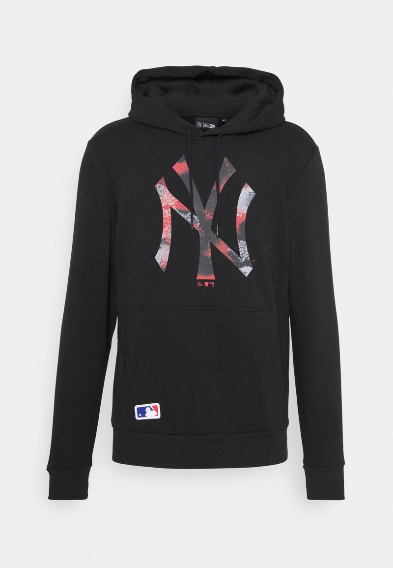 Sweat à capuche noir avec logo New York Yankees rouge et blanc usé et emblème MLB près de l'ourlet.