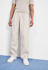 adidas Originals PREMIUM ESSENTIALS - Pantaloni sportivi - beige