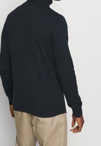 Pier One Stickad tröja - mottled dark blue