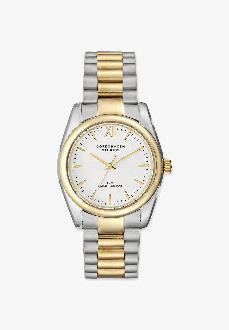 Zweifarbige Silber- und Goldmetall-Armbanduhr mit weißem Zifferblatt, goldenen Stundenmarkierungen und "Copenhagen Studios"-Branding, wasserdicht bis 50 Meter.