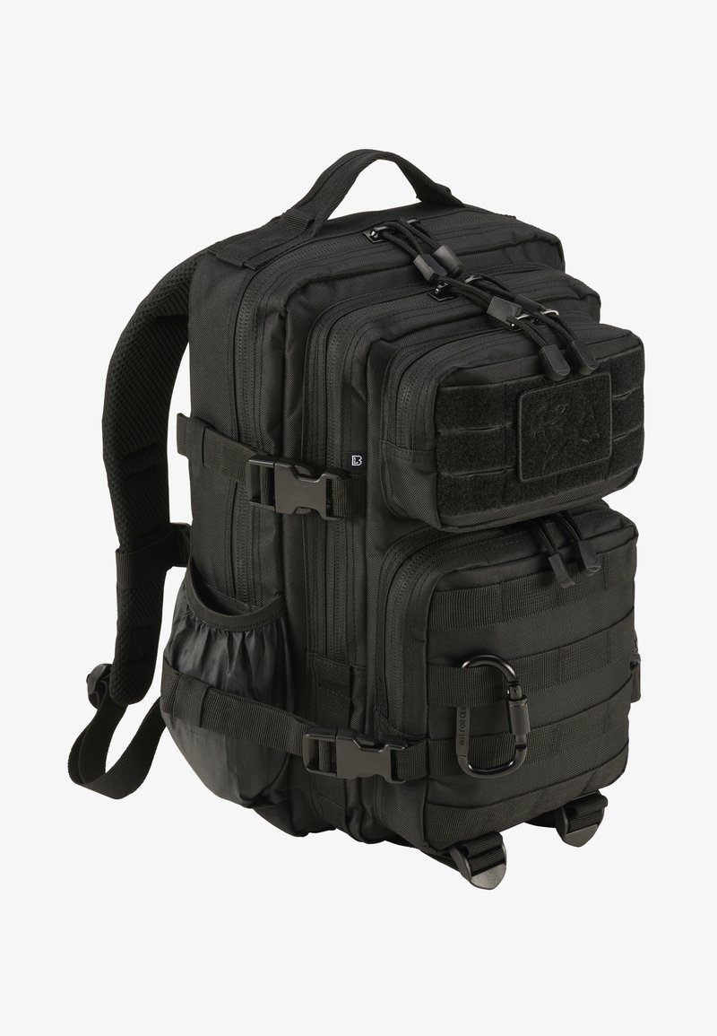 Črn taktični nahrbtnik z več zadrgami, oblazinjenimi naramnicami in zunanjim MOLLE trakovi za pritrditev opreme. Trajen najlon.