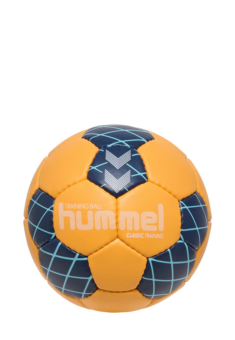 Hummel träningsboll med orange och marinblå paneler, med ett rutmönster, logotyp och geometriska accenter, tillverkad av syntetmaterial.