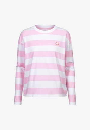 T-shirt à manches longues rayé rose et blanc avec un col rond et un petit motif de visage souriant orange sur la poitrine.