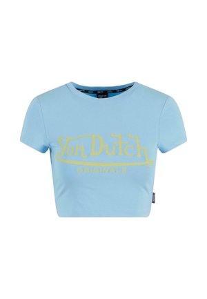Lys blå cropped t-skjorte laget av bomull, med en gul "Von Dutch Originals" logo i en stilisert skrifttype foran.