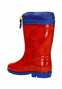 Červené gumové holínky s vzorem pavučiny, modrý horní lem, žlutý toggle a texturovaná podrážka pro lepší přilnavost. Jednoduchý, odolný design.