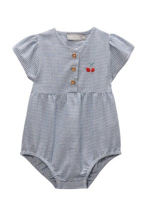 Combinaison bébé à carreaux bleu clair et blanc avec manchons bouffants courts, trois boutons marron et petite broderie cerise rouge sur la poitrine.