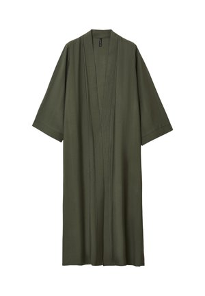 Langer, lockerer olivgrüner Bademantel mit weiten Ärmeln und offenem Vorderteil, gefertigt aus strukturiertem, leichtem Stoff.