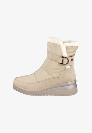 Bota de invierno beige con forro de pelo, correa ajustable con hebilla y suela gruesa diseñada para el calor y la comodidad.