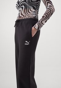 Puma RELAXED  czarny