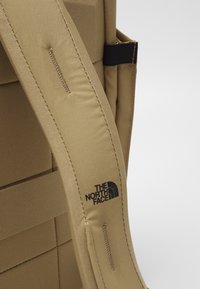 The North Face NEVER STOP UTILITY PACK UNISEX - Hátizsák - kelp tan/tnf black