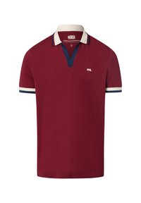 Czerwona koszulka polo z granatowym kołnierzykiem, kremowymi akcentami i krótkimi rękawami. Posiada dekolt w kształcie litery V oraz małe białe logo na klatce piersiowej.