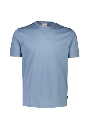 Camiseta de manga corta azul claro hecha de un tejido suave. Presenta un escote redondo y un corte relajado sin patrones o acentos visibles.