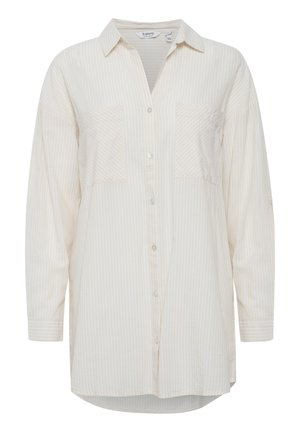 Camicia a maniche lunghe di un beige chiaro con sottili righe verticali, due tasche anteriori, chiusura con bottoni e vestibilità rilassata. Tessuto morbido.