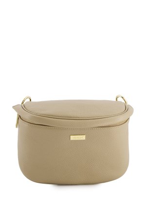Beige lædertaske med en rund form, lynlåslukning og guld hardware. Har en tekstureret overflade og et lille mærkeskilt.