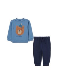 Sweatshirt bleu  à manches longues avec un graphique de ours et du texte, associé à un pantalon en polaire marine avec une taille élastique.