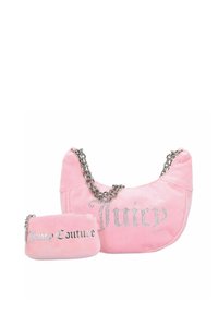 Roze suède handtas met zilveren kettingriem, met strass "Juicy" letters. Inclusief een bijpassend klein etui met de tekst "Juicy Couture".
