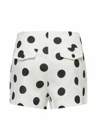 Pantalones cortos blancos con grandes lunares negros, con dos bolsillos traseros con solapa, cada uno asegurado con un botón negro.