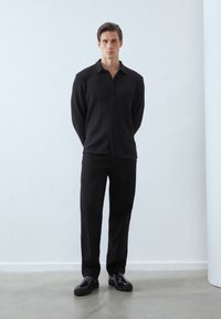 Zign LEATHER - Klassikalised poolsaapad - black