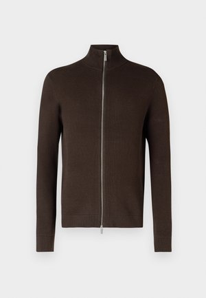 Rjav zip-up pulover z visokim ovratnikom, izdelan iz strukturiranega pletenega blaga. Ima dolge rokave ter rebraste manšete in rob.