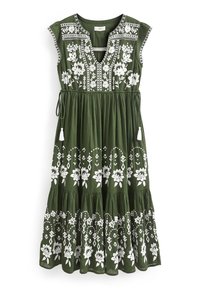 Robe verte olive à manches courtes, avec un design floral brodé blanc, décolleté en V, taille à cordon réglable et jupe à volants avec des accents de pompons.
