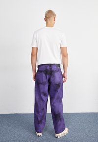 Volcom BILLOW - Jeans loose fit - deep purple