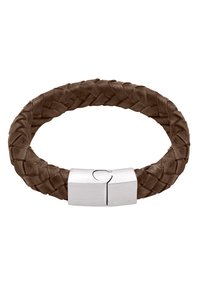 Vlechtarmband van bruin leer met een zilveren rechthoekige sluiting met een klein uitsnijdetail. Gestructureerde afwerking met een gladde sluiting.