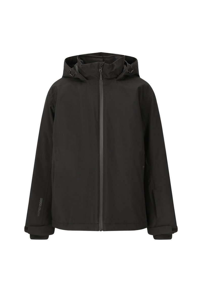Zwarte waterdichte jas met een hoge kraag en verstelbare capuchon, voorzien van een voorrits en twee zijzakken. Glad oppervlak.