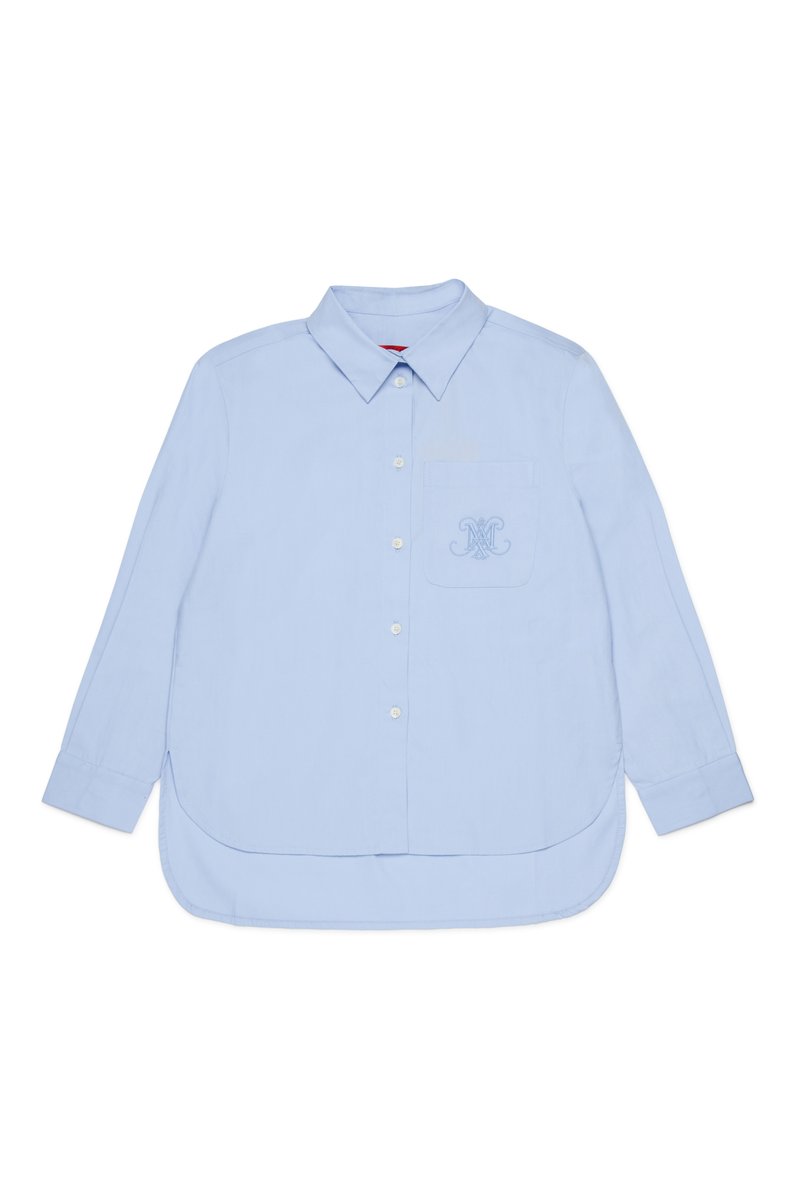 Chemise à manches longues bleu clair avec un col boutonné, poche avant avec détail brodé et ourlet arrondi. Texture de tissu douce.