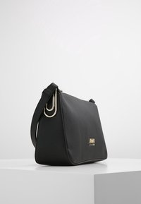 Armani Jeans Axelremsväska - black