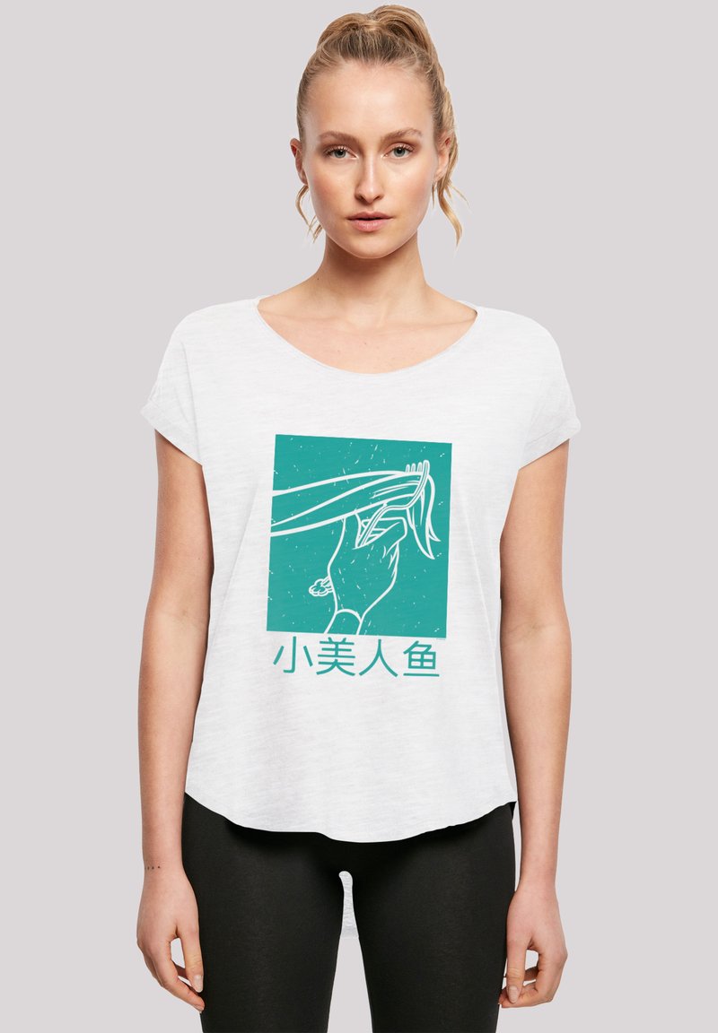 Witte T-shirt met korte mouwen en een teal grafisch ontwerp van een hand en tekst in Chinese karakters. Zacht, casual model met een ronde halslijn.