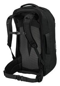 Zaino nero con schienale in rete imbottita, spallacci regolabili e fibbie di rilascio rapido. Realizzato in tessuto resistente e dotato di tasche laterali.