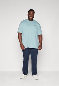 Lyle & Scott PLUS PLAIN - Paprasti marškinėliai - blue smoke