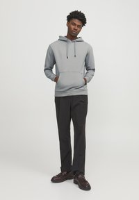 Jack & Jones JJEBRADLEY HOOD - Sportinis megztinis - ultimate grey