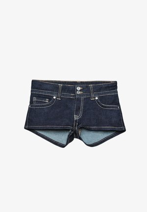 Pantalones cortos de mezclilla azul oscuro con cierre de doble botón, bolsillos delanteros y costuras blancas visibles sobre un fondo blanco.