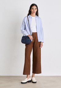 sessùn DIVINE BRAIDED - Borsa a tracolla - denim blue