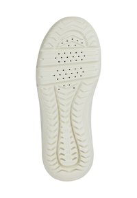 Suela de zapato de goma blanca con un patrón de dibujo texturizado que presenta ranuras y agujeros de ventilación. La marca "GEOX" está impresa cerca del talón.