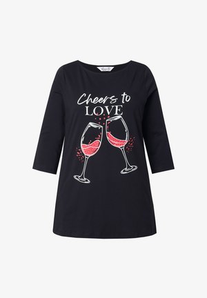 Czarna bawełniana koszulka z rękawami do łokcia, z grafiką dwóch kieliszków do wina i napisem "Toast za MIŁOŚĆ" w bieli i czerwieni.