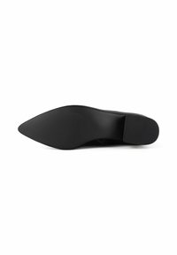 Zwarte puntige schoen met een glad leren bovenwerk en een gestructureerde rubberen zool. Beschikt over een slank ontwerp en een standaard taps toelopende hak.