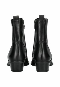 Svarta läderankelboots med en slät yta, med en sidodragkedja och en låg, kraftig klack. Baksidan har synliga sömdetaljer.