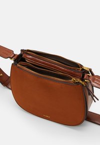 PARFOIS Skuldertasker - camel